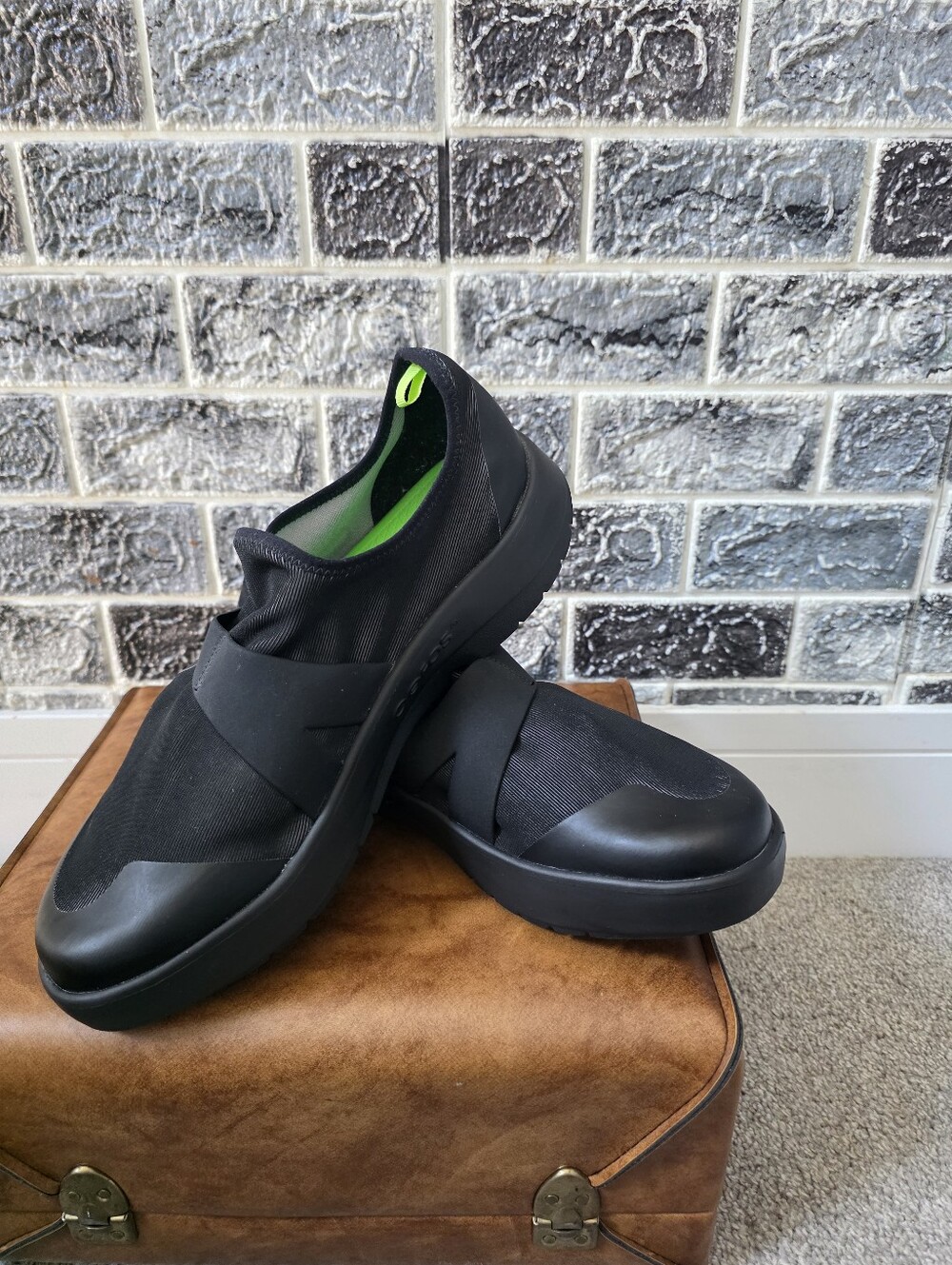 OOFOS Men's Black Slip-On Athletic Shoes Size 13 - Picture 5 of 10